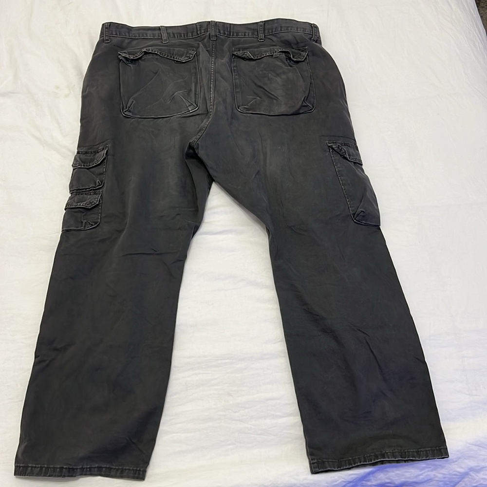 Wrangler Men’s Dark Grey Cargo Pants Sized 42 x 30 - Picture 2 of 6